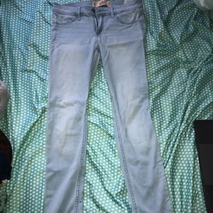 Hollister Low-Rise Light Wash Jeggings Size 3S